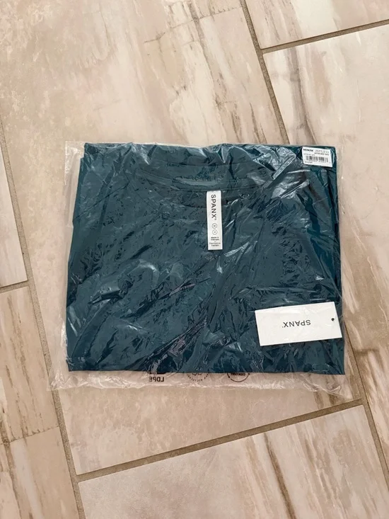 NWT SPANX Teal Sleeveless Crewneck active air Tank teal emerald bay M - Picture 3 of 4